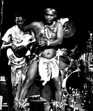 Mabi Thobejane (front) and Sipho Gumede.1987.
© Steve Gordon.